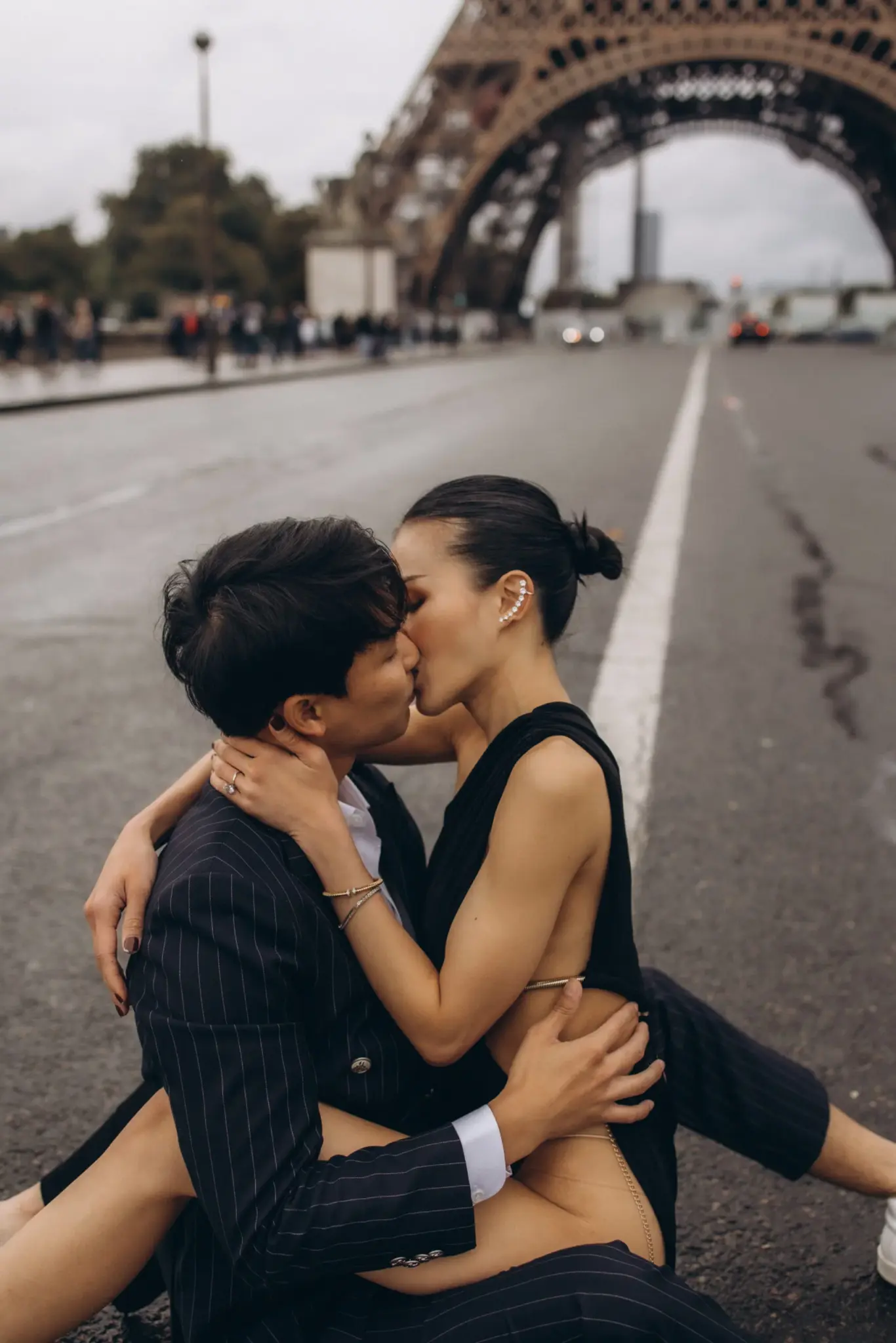 Couple kissing in Paris