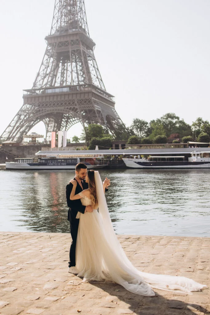 Eiffel Tower pre wedding photoshoot