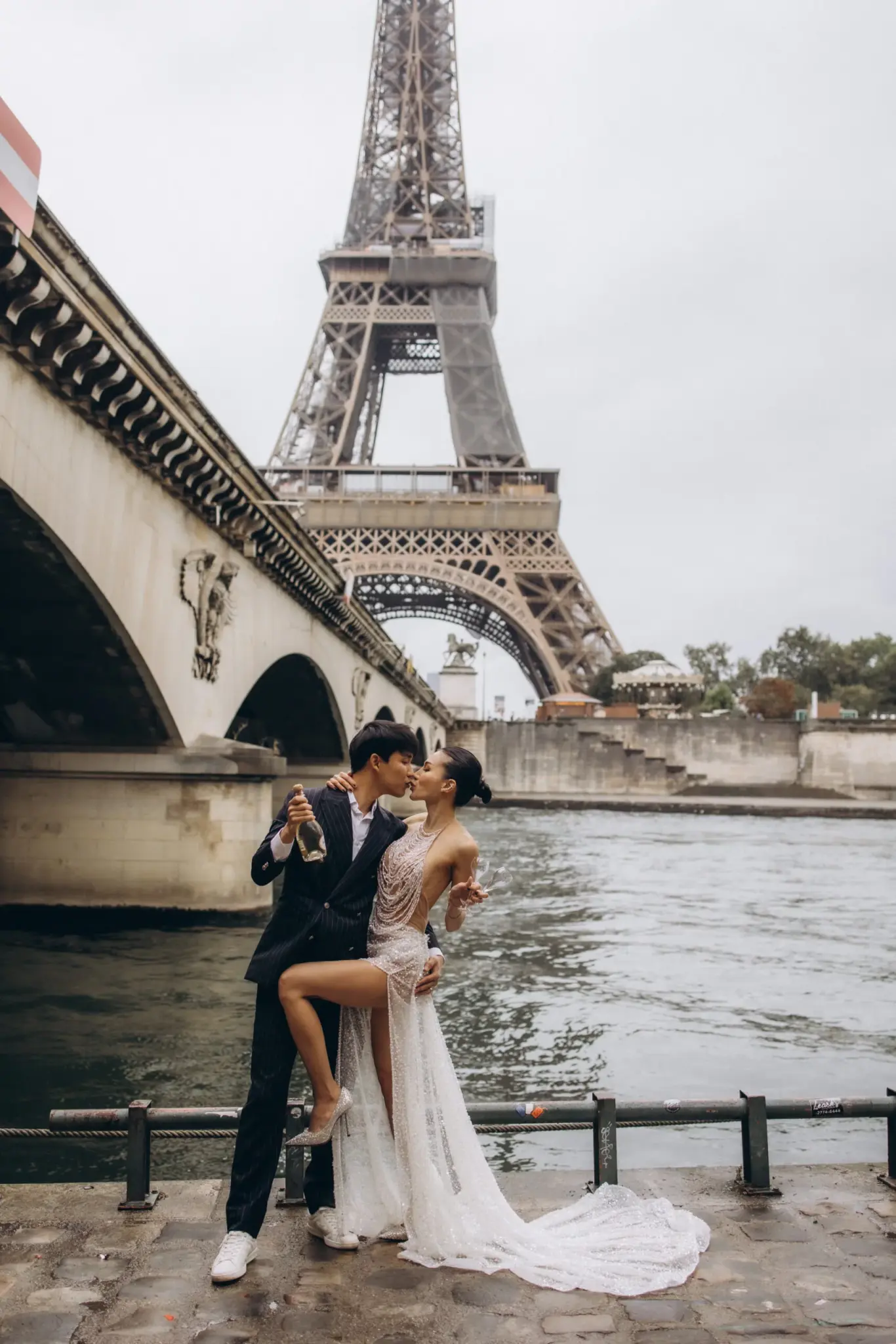 Elegant couple photography in Paris