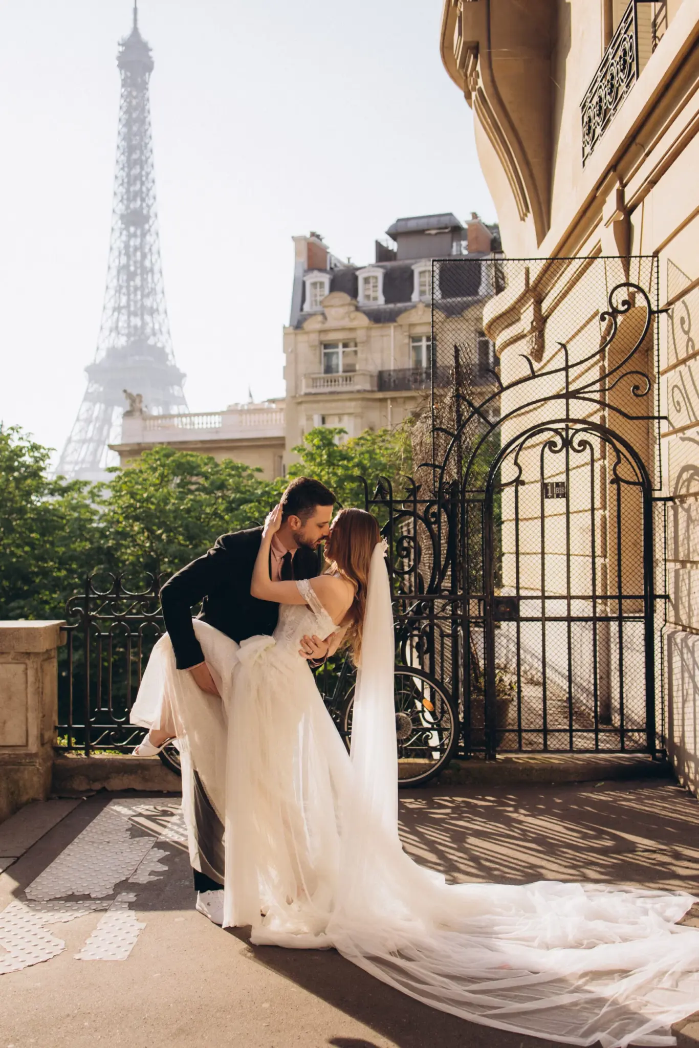 Pre-wedding photos on Avenue de Camoëns in Paris