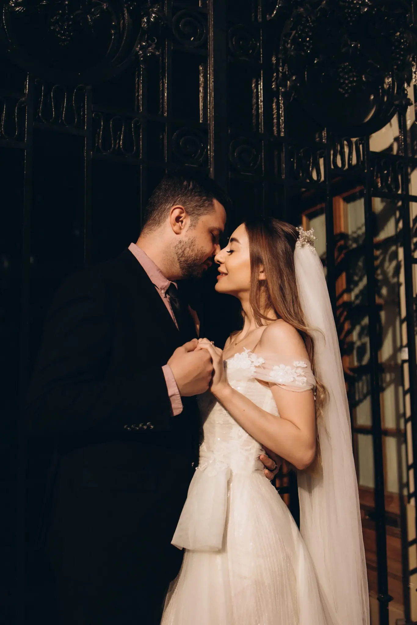 Pre-wedding photography in Paris at sunset