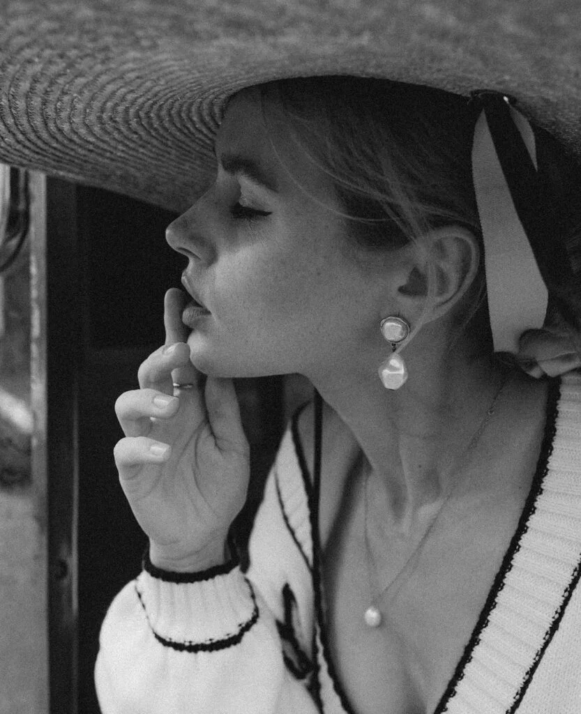 Black and white profile portrait photography in Paris, a woman in a straw hat with pearl earrings