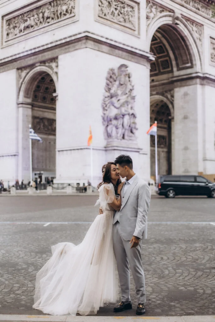 Paris pre wedding photography at the Arc de Triomphe
