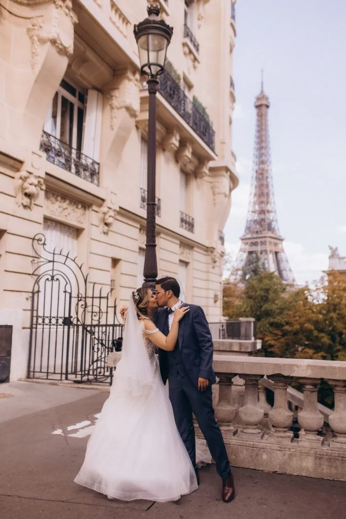 Paris wedding photoshoot at the Avenue de Camoens