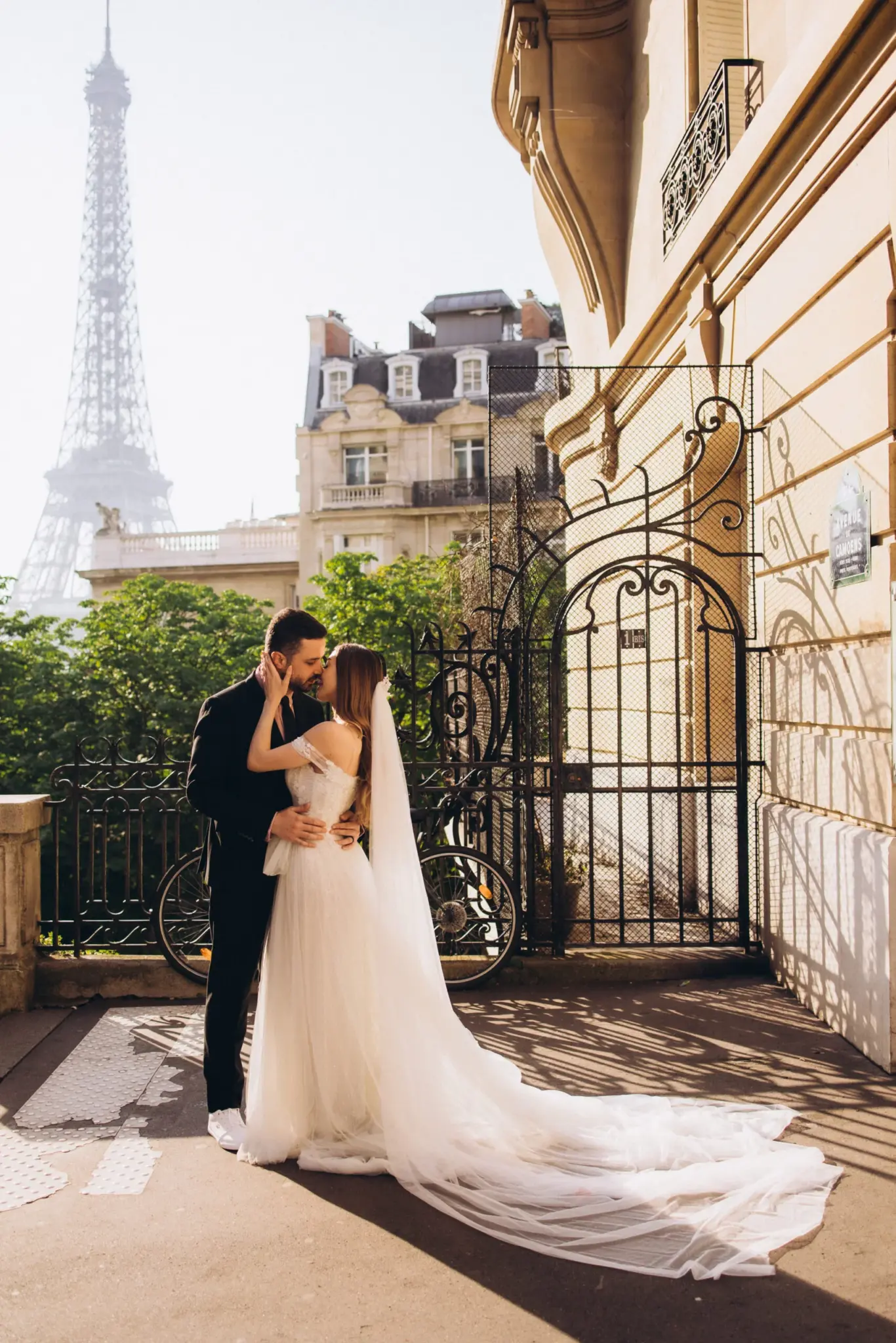 Pre-wedding photoshoot in Paris