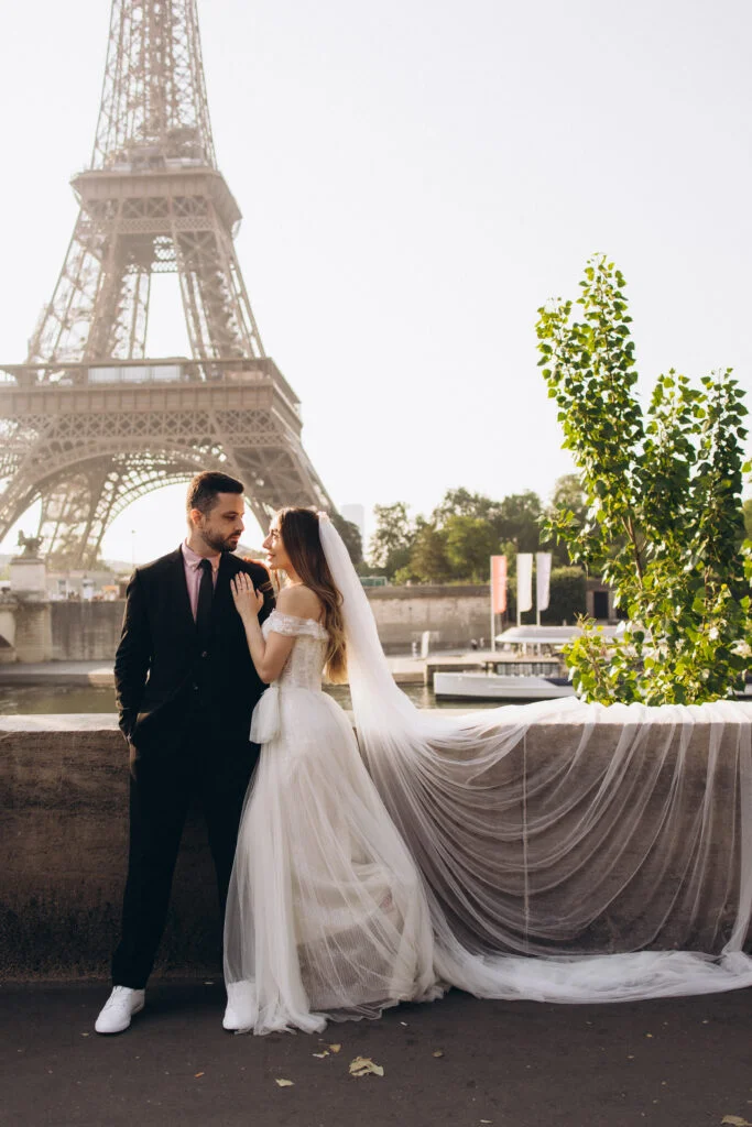 Pre wedding photos at the Eiffel Tower Paris