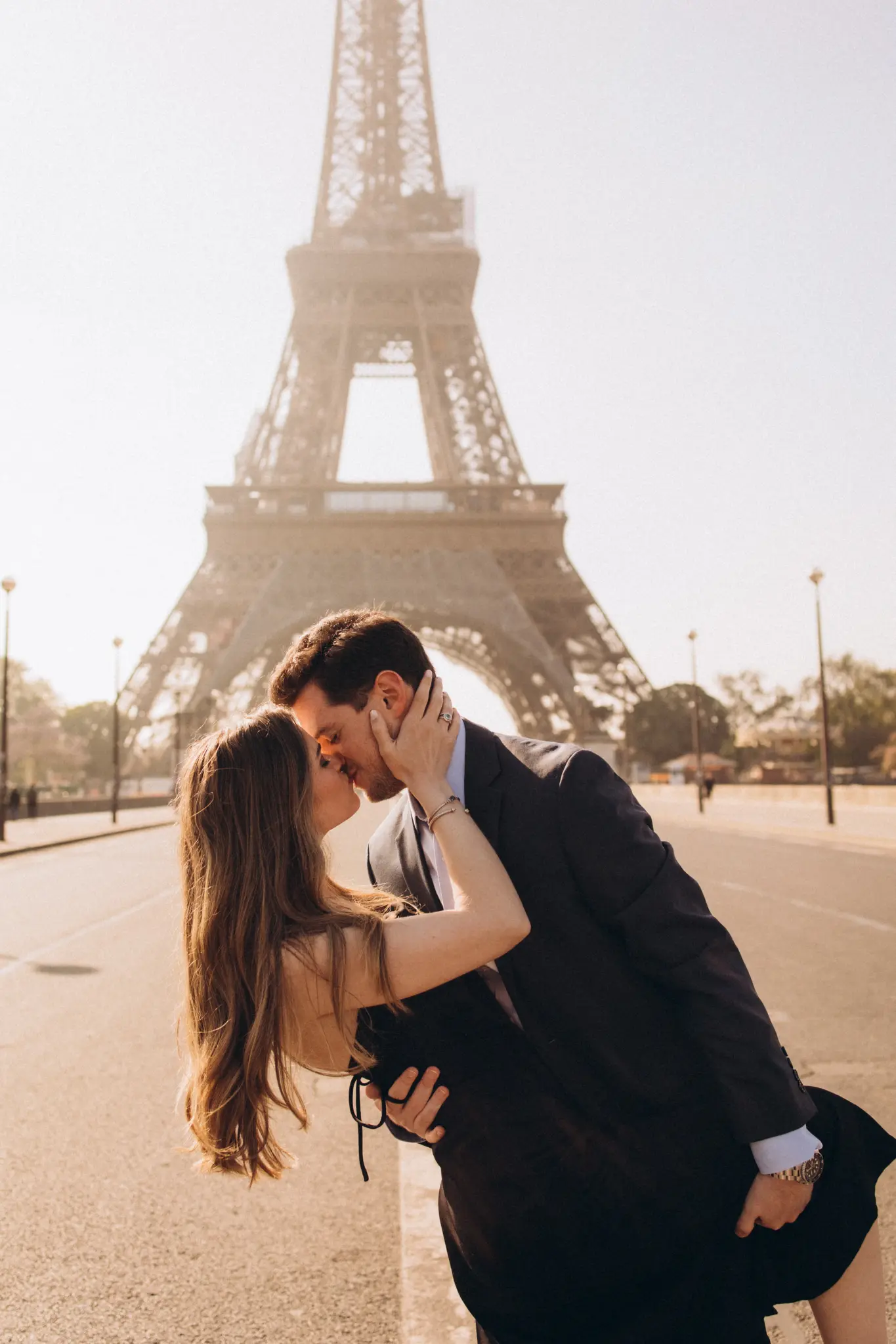 Couple kissing at Trocadéro with the Eiffel Tower behind